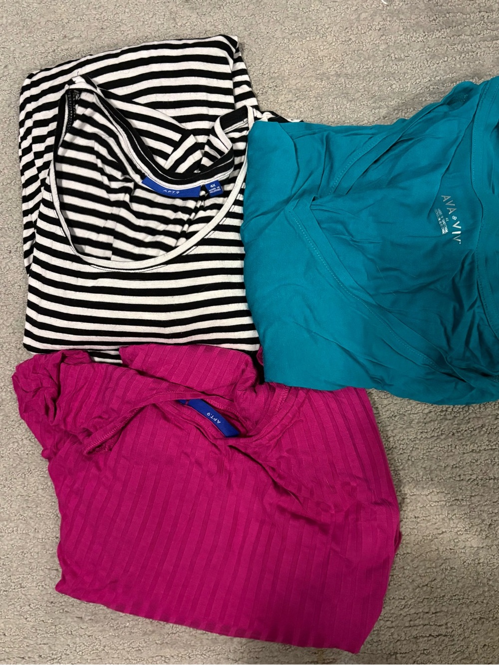 328- bundle of #3 - 4xl short sleeve long fit tees